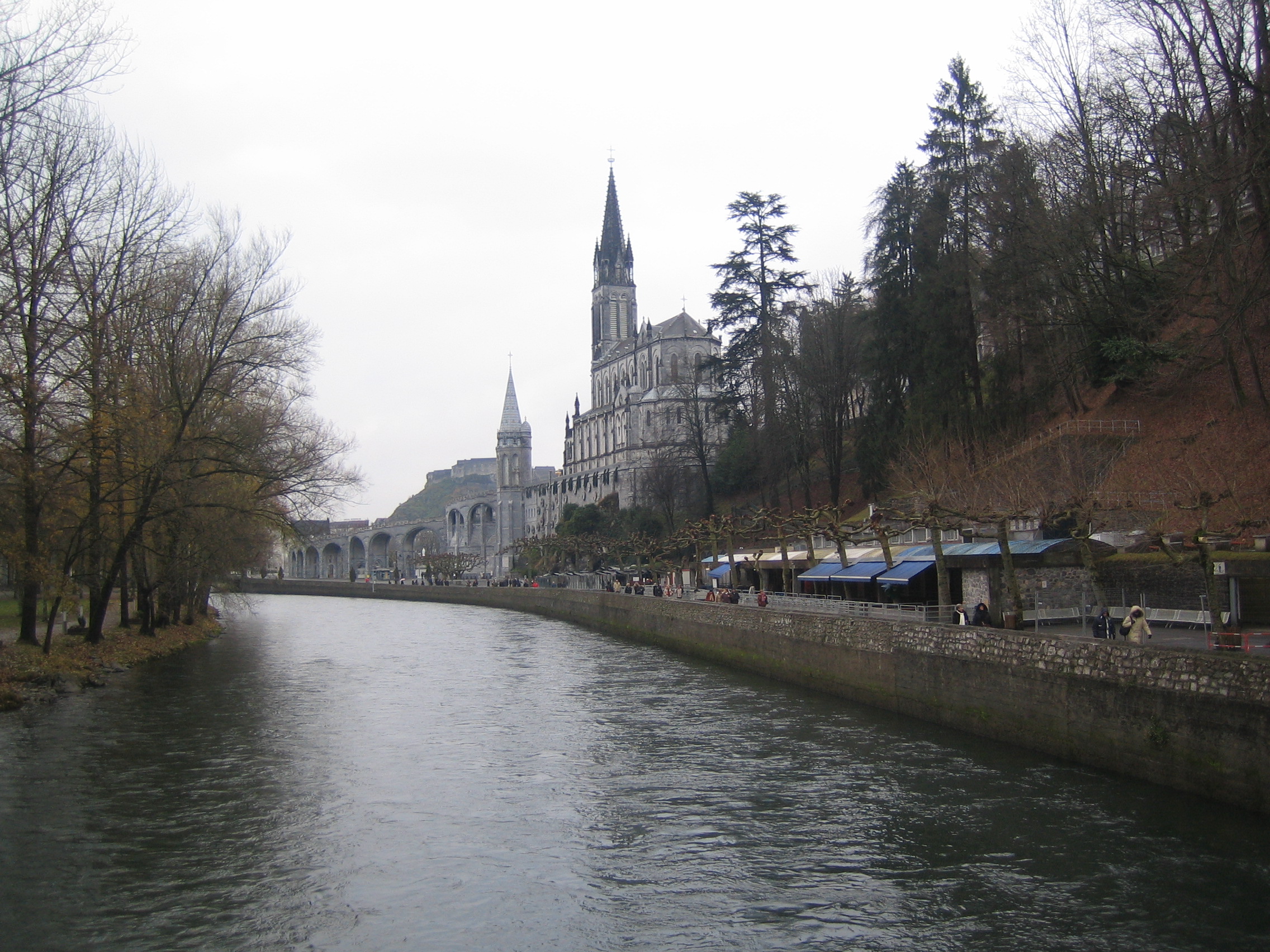 Europa.Francia.Lourdes e fiume Gave